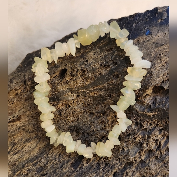 Light Green Crystal Bracelet - Picture 1 of 4